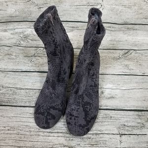 G.C. Shoes ankle Boots Snake Print Size 9.5